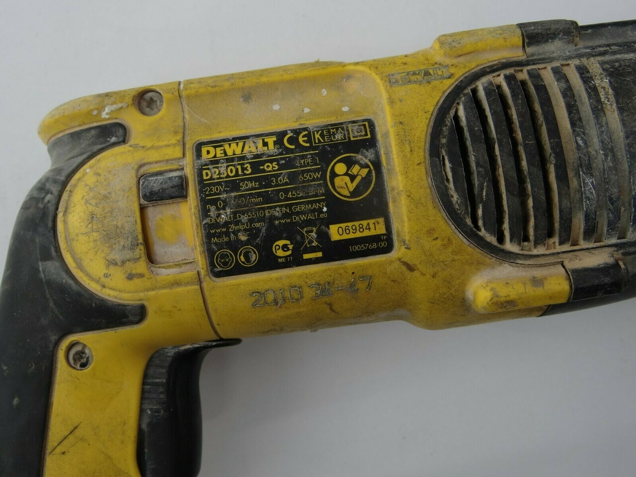 mlotowiertarka-dewalt-d25013-qs-energia-udaru-1