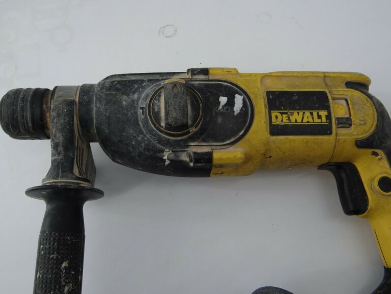 MŁOTOWIERTARKA DEWALT D25013-QS