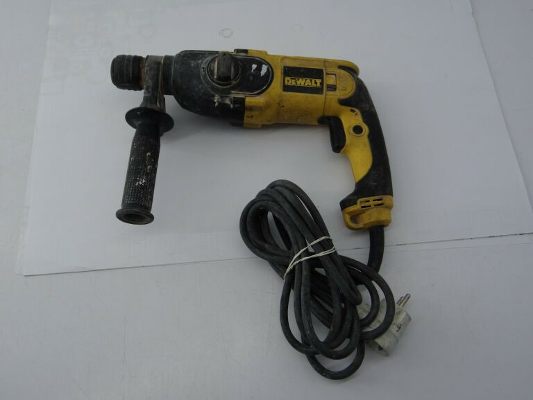 MŁOTOWIERTARKA DEWALT D25013-QS