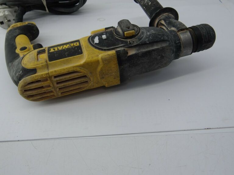 MŁOTOWIERTARKA DEWALT D25013-QS