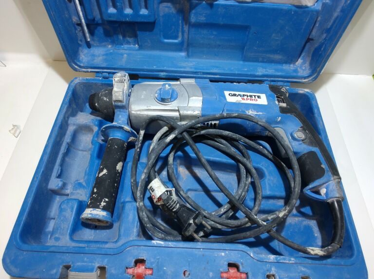 MŁOTOWIERTARKA GRAPHITE PRO SDS-PLUS 900W 3,2J