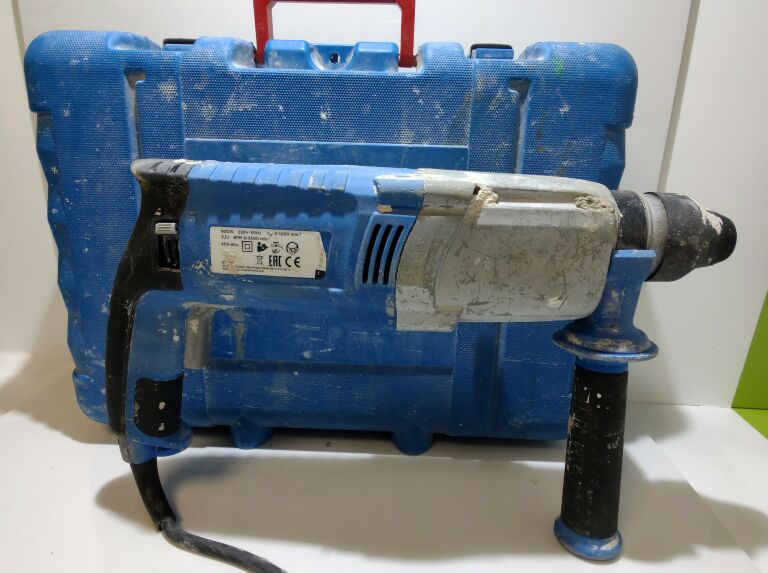 MŁOTOWIERTARKA GRAPHITE PRO SDS-PLUS 900W 3,2J