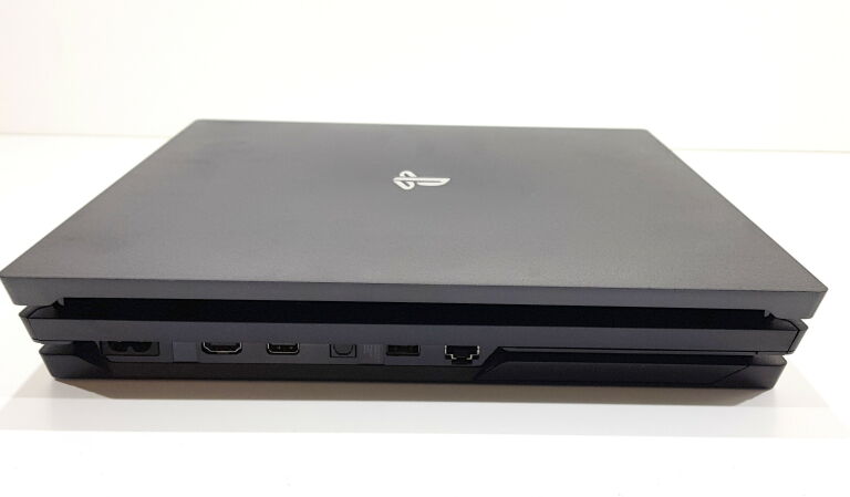 KONSOLA PS4 PRO 1TB