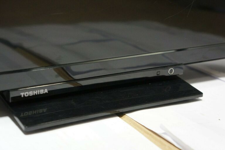 TELEWIZOR TOSHIBA 24W1733DG 24" PILOT