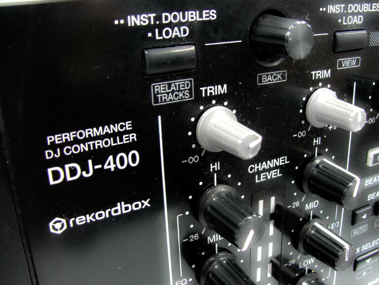 DDJ-400 - 2-KANAŁOWY KONTROLER DJ-SKI - PIONEER D