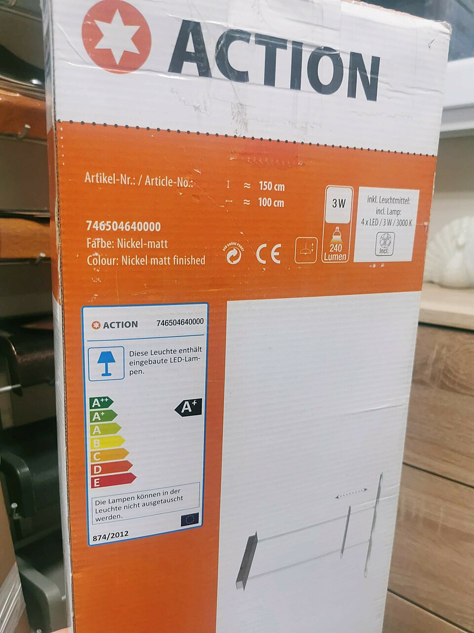 lampa-wiszaca-led-action-746504640000-stan-powystawowy