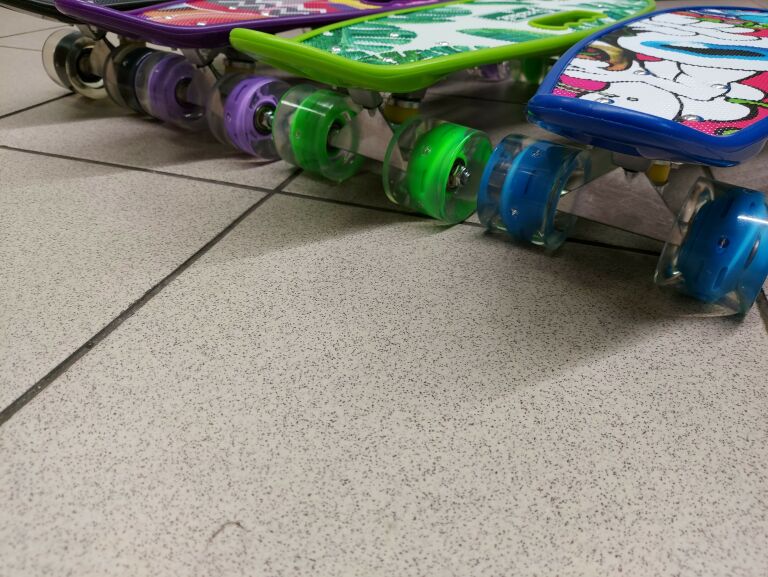 deskorolka-plastikowa-fiszka-okazja-szerokosc-1