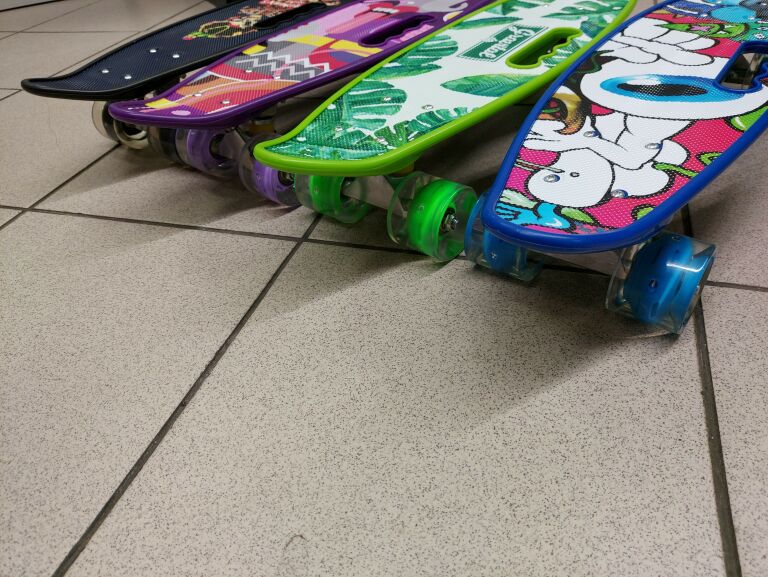 deskorolka-plastikowa-fiszka-okazja-marka-inna-marka