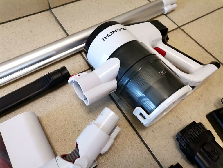 odkurzacz-pionowy-thvc2312f-thomson-pudelko-marka-thomson