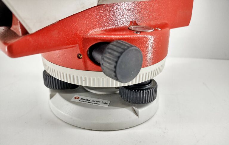 NIWELATOR LEICA NA720