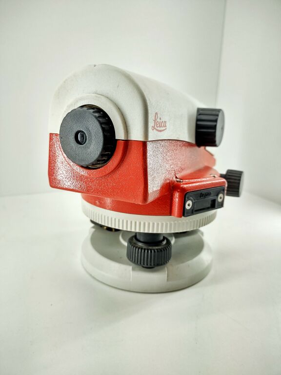 NIWELATOR LEICA NA720