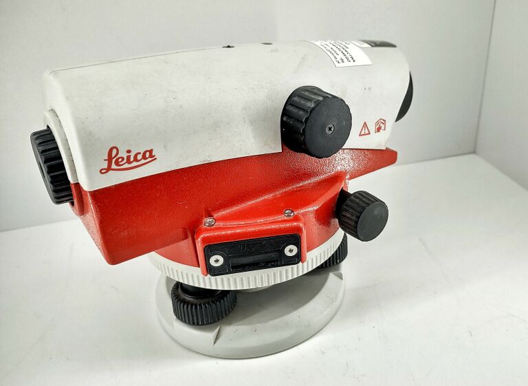 NIWELATOR LEICA NA720