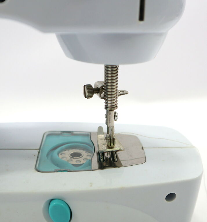 MAŁA MASZYNA DO SZYCIA EASY STITCH - OPIS