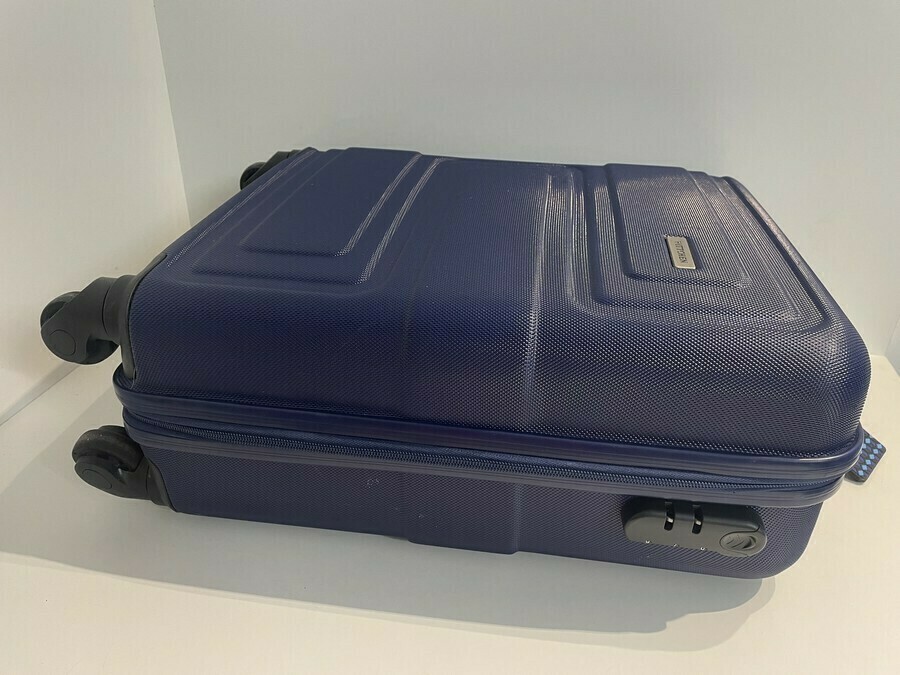 walizka-witchen-srednia-polecamy-stan-uzywany