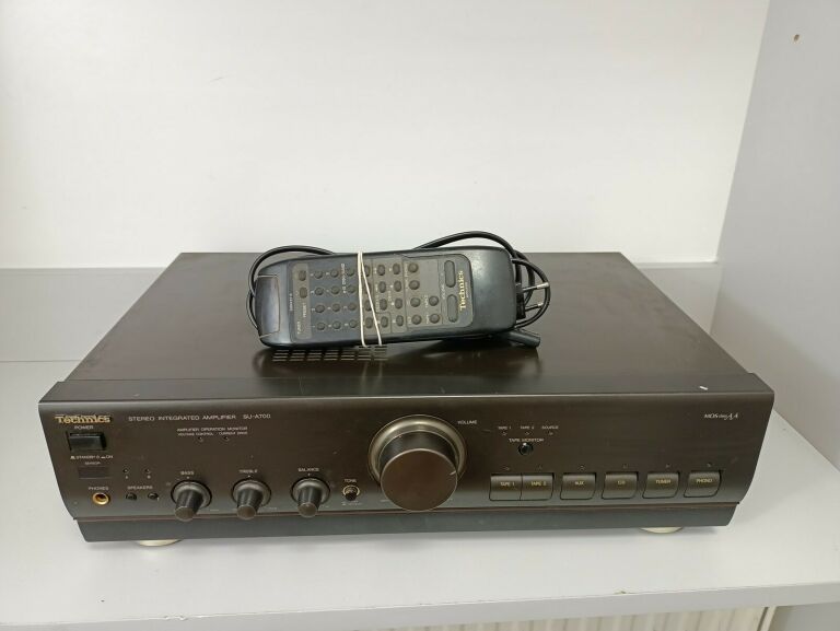 WZMACNIACZ TECHNICS SU-A700MK3