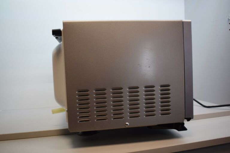 MIKROFALA SHARP R760S