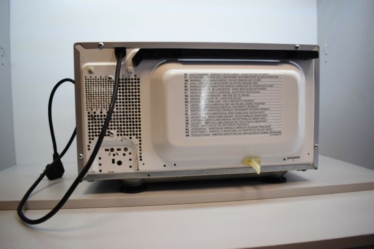 MIKROFALA SHARP R760S