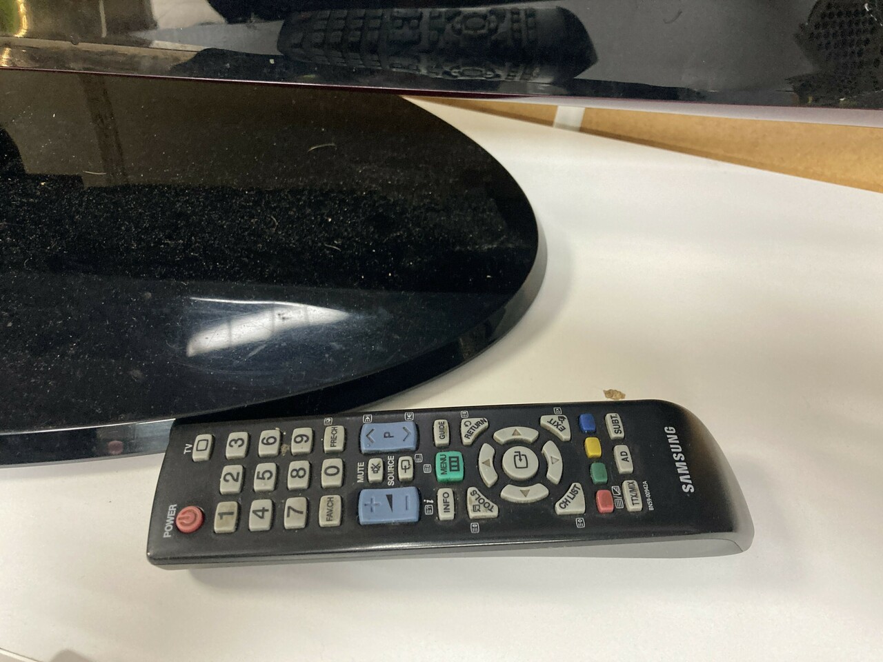 telewizor-samsung-bs42-pilot-stan-uzywany