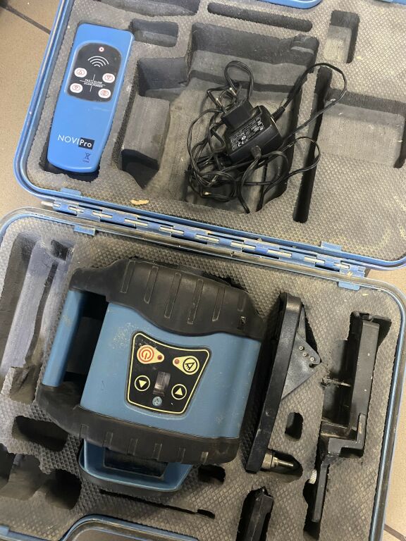 LASER NOVI PRO R200 WALIZKA