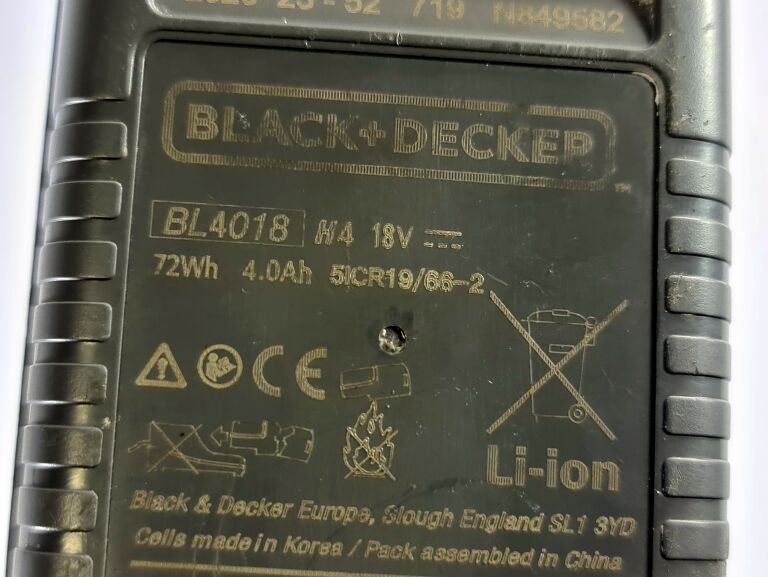 SZLIFIERKA KĄTOWA BLACK DECKER BCG720 + AKU