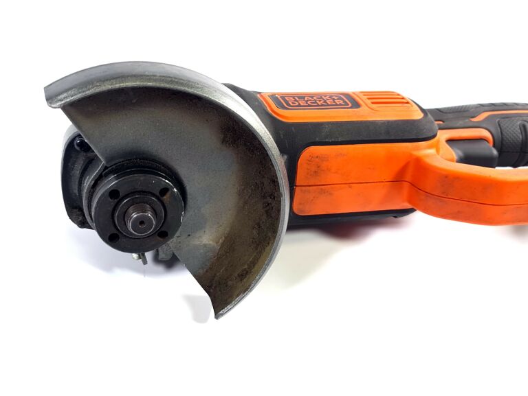 SZLIFIERKA KĄTOWA BLACK DECKER BCG720 + AKU