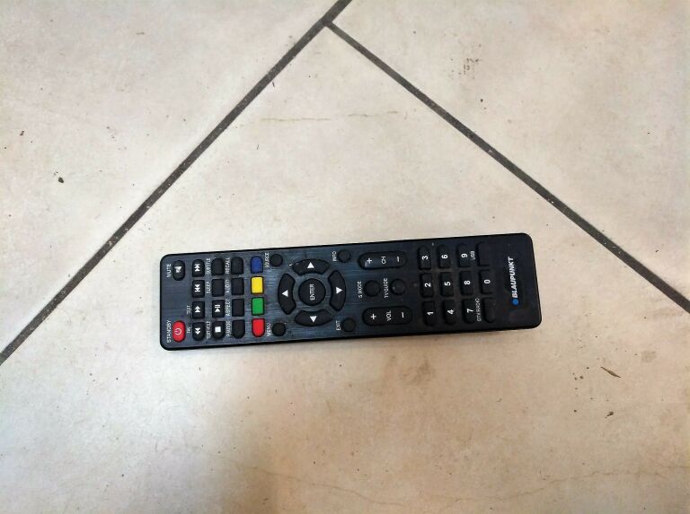 TELEWIZOR BLAUPUNKT 32 CALE BN32H1032EEB KOMPLET