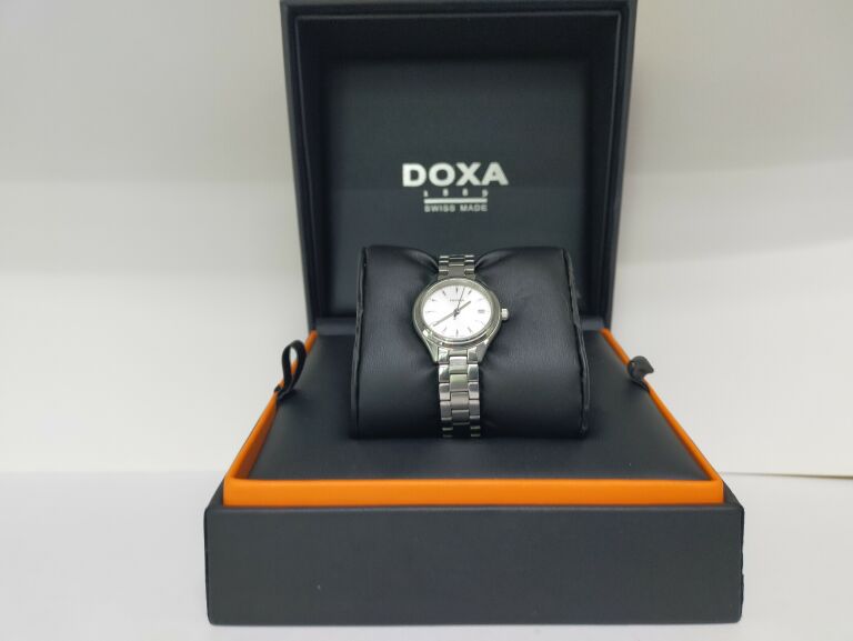 ZEGAREK DOXA 211.15 SWISS MADE SZAFIROWE SZKŁO