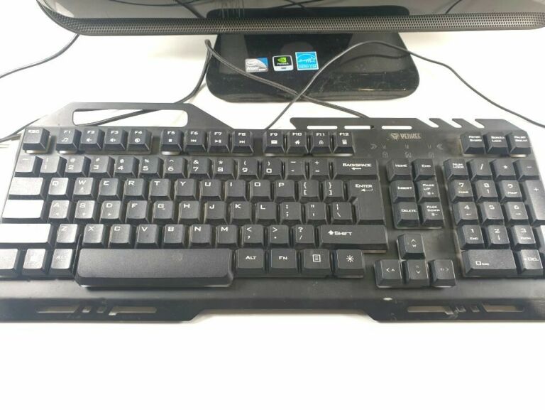 KOMPUTER ALL IN ONE LENOVO C200 ATOM 2GB RAM WIN7
