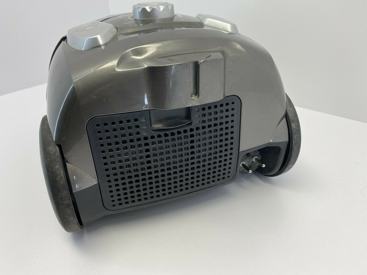 odkurzacz-electrolux-easygo-eeg44igm-moc-650