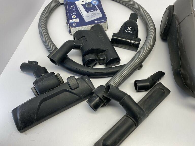 odkurzacz-electrolux-easygo-eeg44igm-stan-uzywany