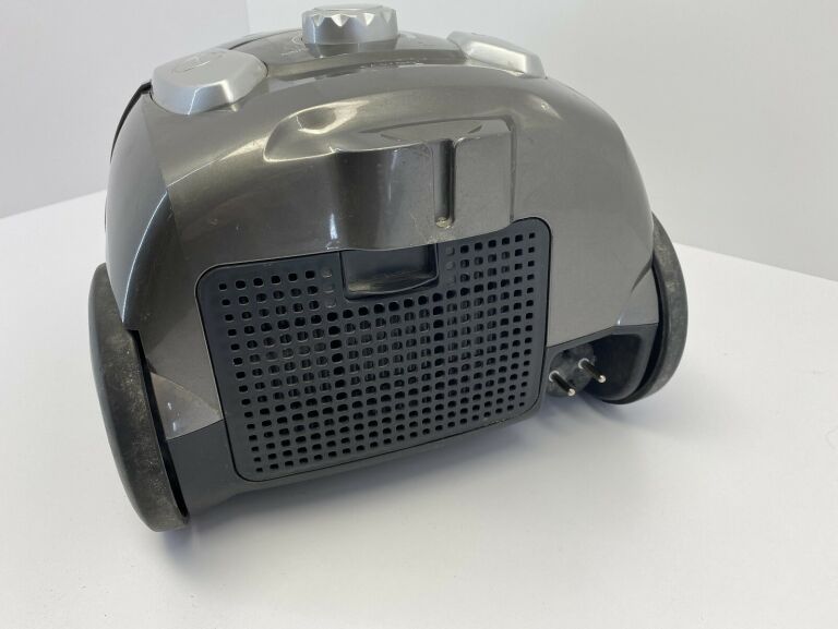 odkurzacz-electrolux-easygo-eeg44igm-moc-650