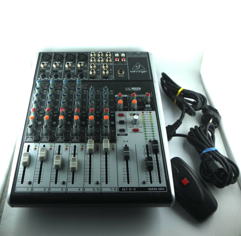 MIKSER BEHRINGER XENYX 1204 USB
