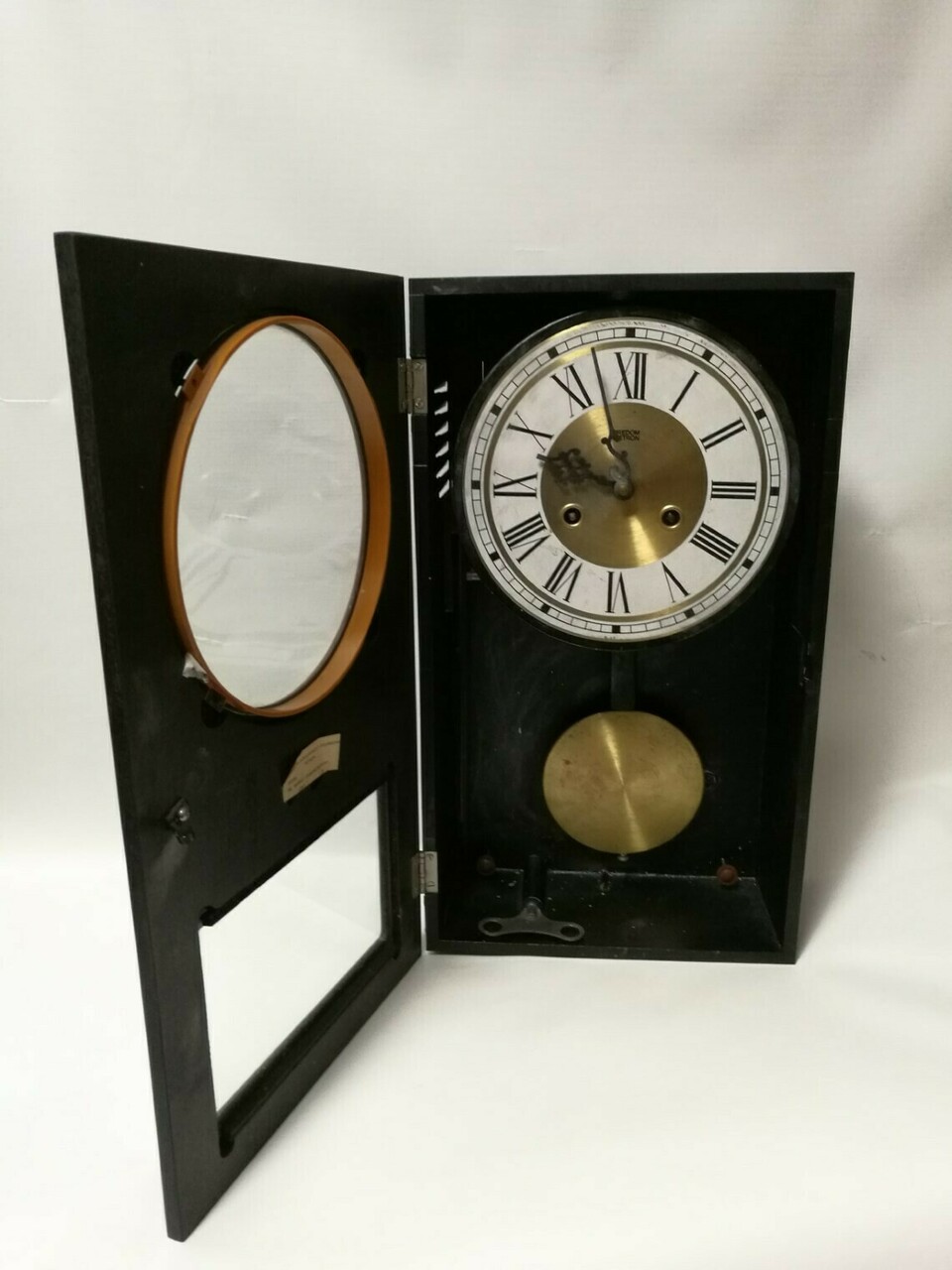 piekny-stary-zegar-metron-wiszacy-aleja-wolnosci-15b-czestochowa-sj