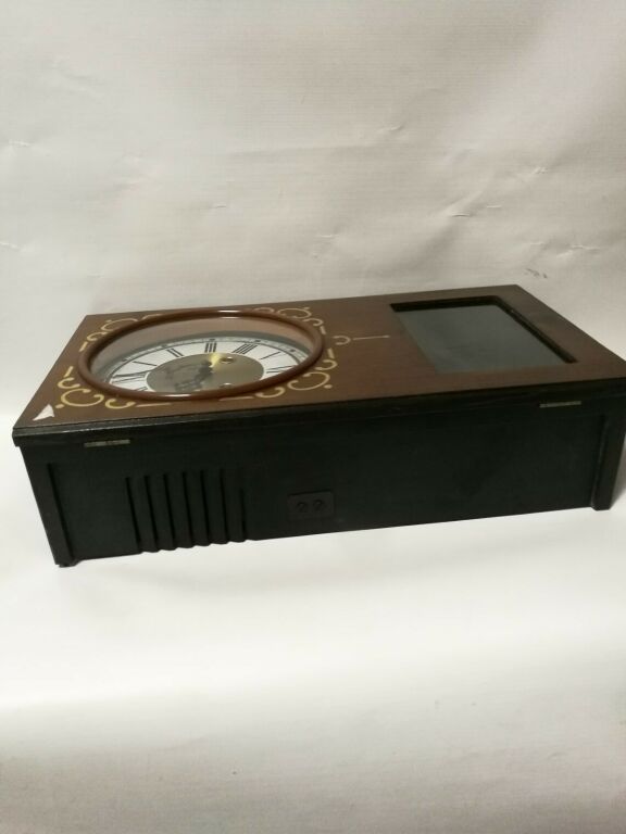 piekny-stary-zegar-metron-wiszacy-aleja-wolnosci-15b-czestochowa-sj