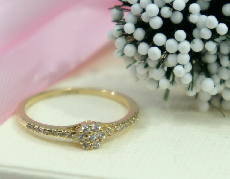 zloty-pierscionek-kwiatek-z-cyrkoniami-pr585-174g-r18-ean-gtin-5905868206883