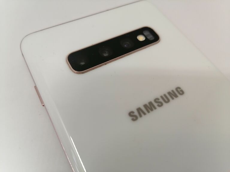 telefon-samsung-s10-plus-przekatna-ekranu-64