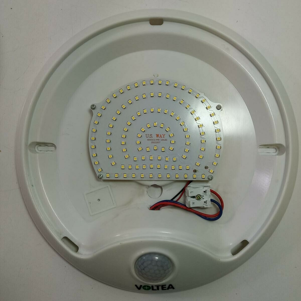 lampa-voltea-8w230v-led-z-czujnikiem-ruchu-stan-uzywany