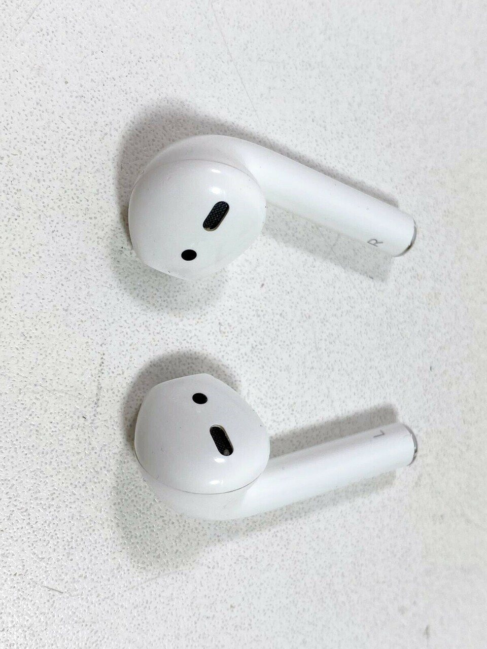 sluchawki-apple-airpods-2-a1938-transmisja-sygnalu-bluetooth