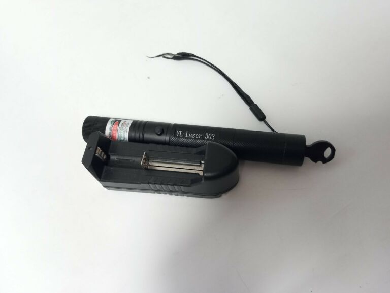 laser-wskaznik-laserowy-zielony-30000mw-80km-stan-uzywany