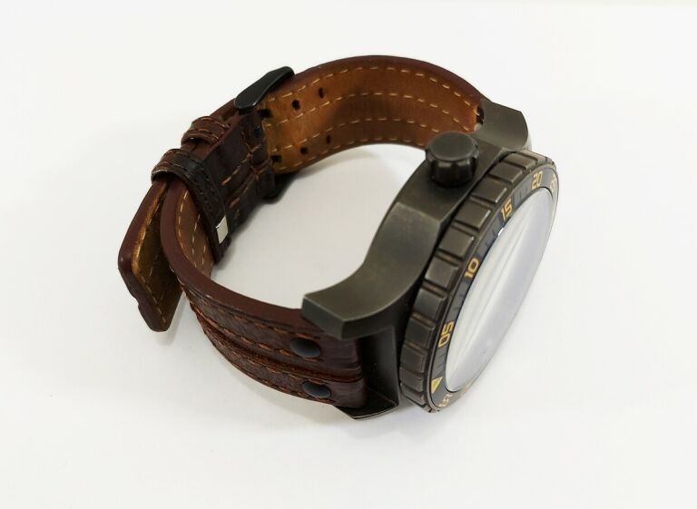 zegarek-vostok-europe-expedition-yn84-597d541-gw-funkcje-podswietlenie