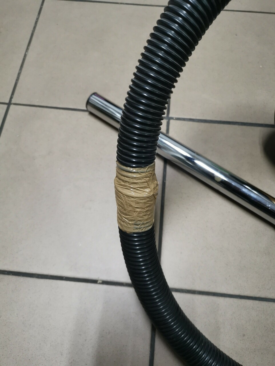 poreczny-odkurzacz-3000w-germin-kolor-dominujacy-czarny