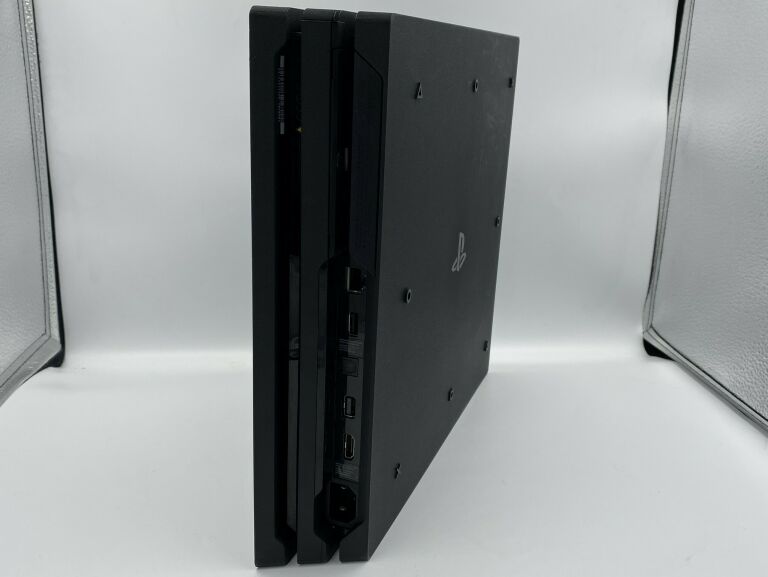 konsola-ps4-pro-1tb-dysk-wbudowana-pamiec-1-tb