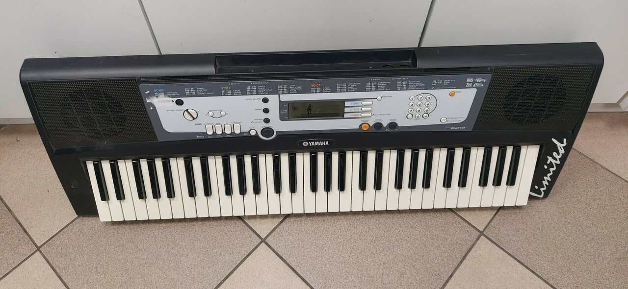 keyboard-yamaha-psr-e213-marka-keyboardu-yamaha
