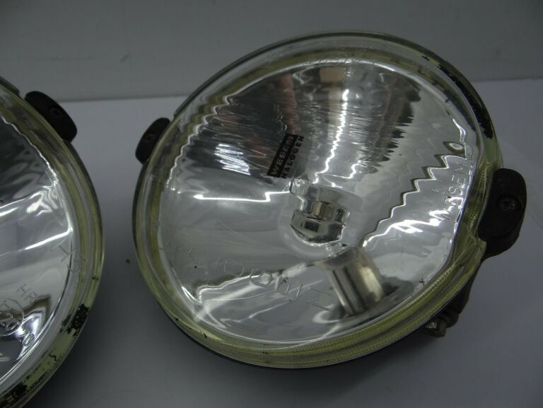 2x-mocny-halogen-dalekosiezny-reflektor-wesem-producent-czesci-wesem