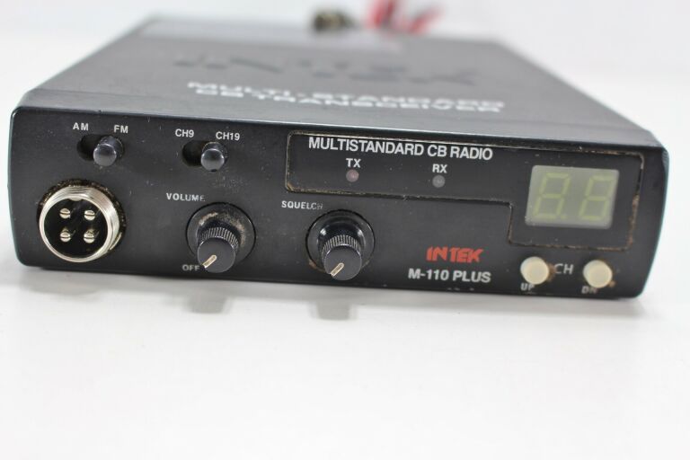 CB RADIO INTEK M-110 PLUS + GRUSZKA INTEK