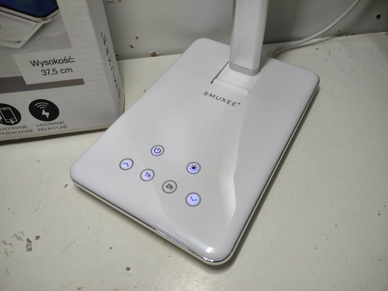 lampka-biurkowa-usb-z-ladowarka-indukcyjna-smukee-stan-uzywany