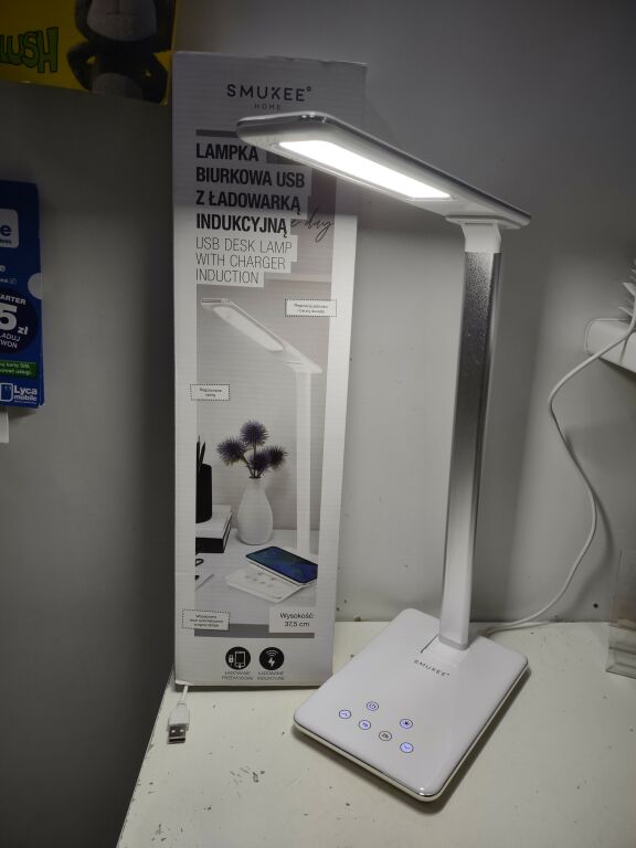 lampka-biurkowa-usb-z-ladowarka-indukcyjna-smukee-kollataja-30-bedzin