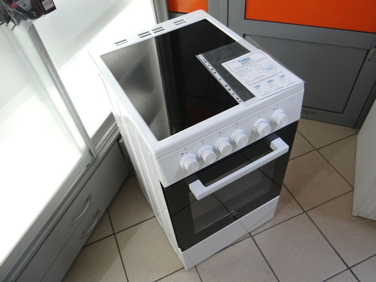 kuchenka-elektryczna-beko-fss57000gw-marka-beko