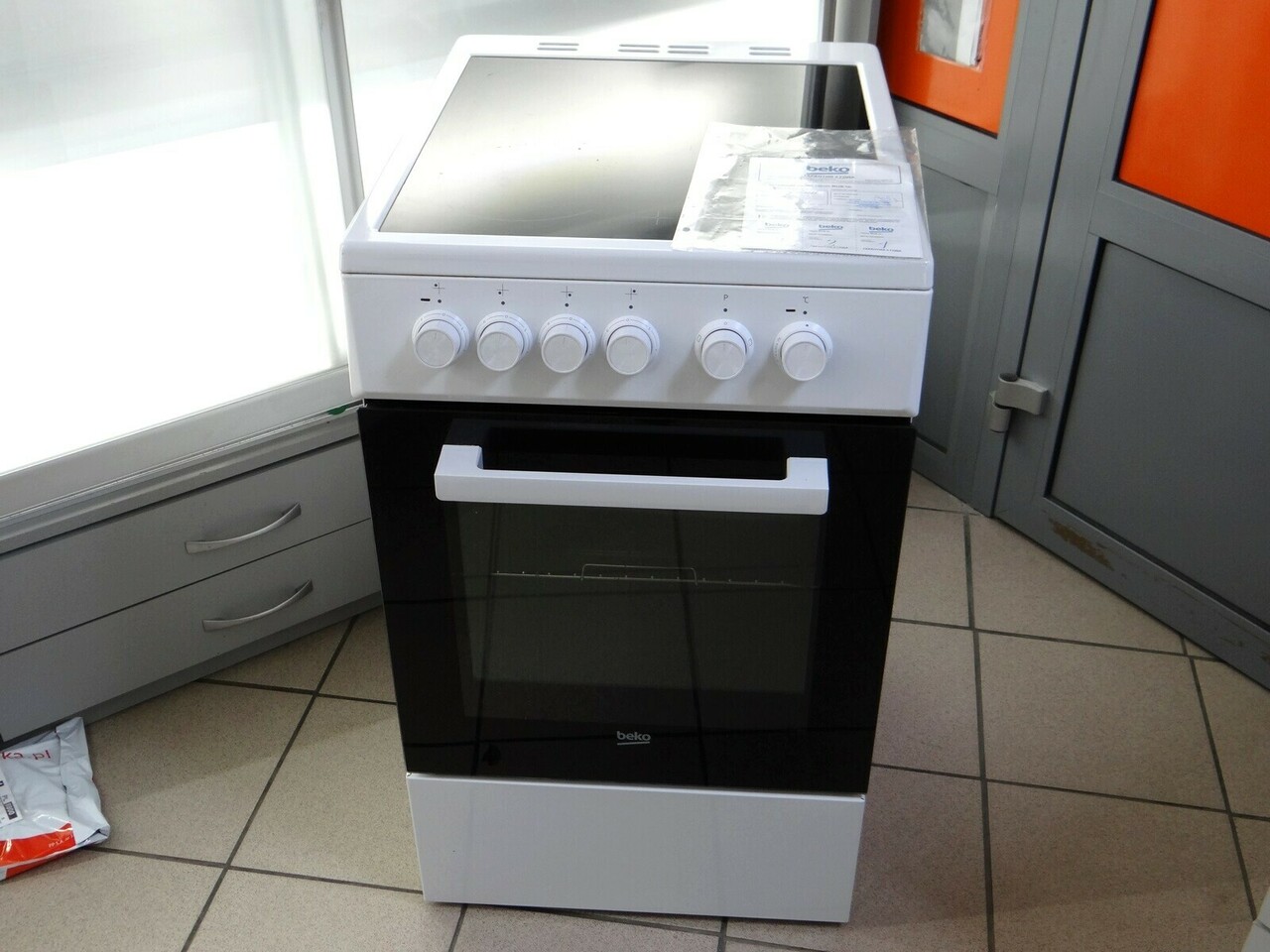 kuchenka-elektryczna-beko-fss57000gw-stan-uzywany
