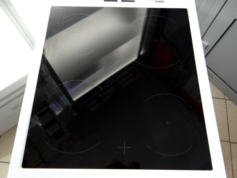 kuchenka-elektryczna-beko-fss57000gw-model-fss57000gw